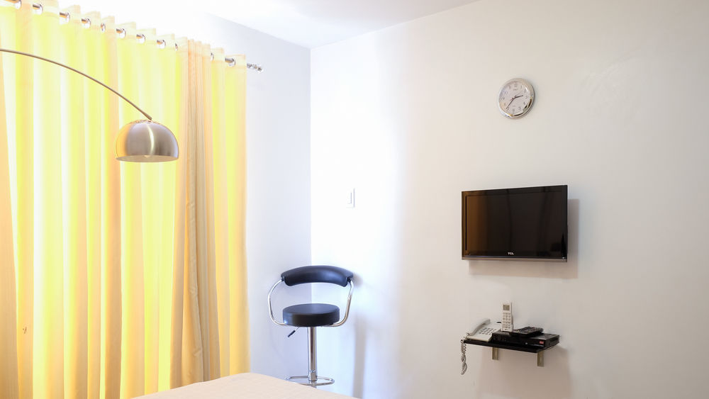 Oyo 893 Dian Suites Makati Μανίλα Εξωτερικό φωτογραφία