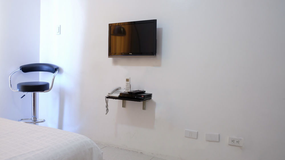 Oyo 893 Dian Suites Makati Μανίλα Εξωτερικό φωτογραφία