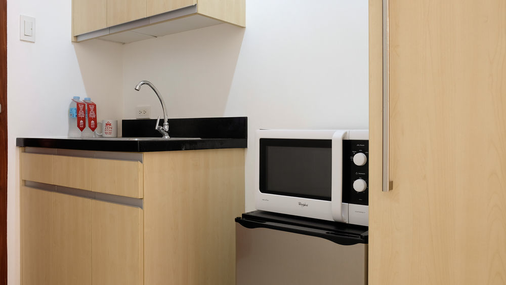 Oyo 893 Dian Suites Makati Μανίλα Εξωτερικό φωτογραφία