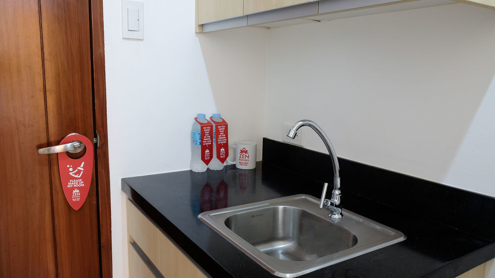 Oyo 893 Dian Suites Makati Μανίλα Εξωτερικό φωτογραφία