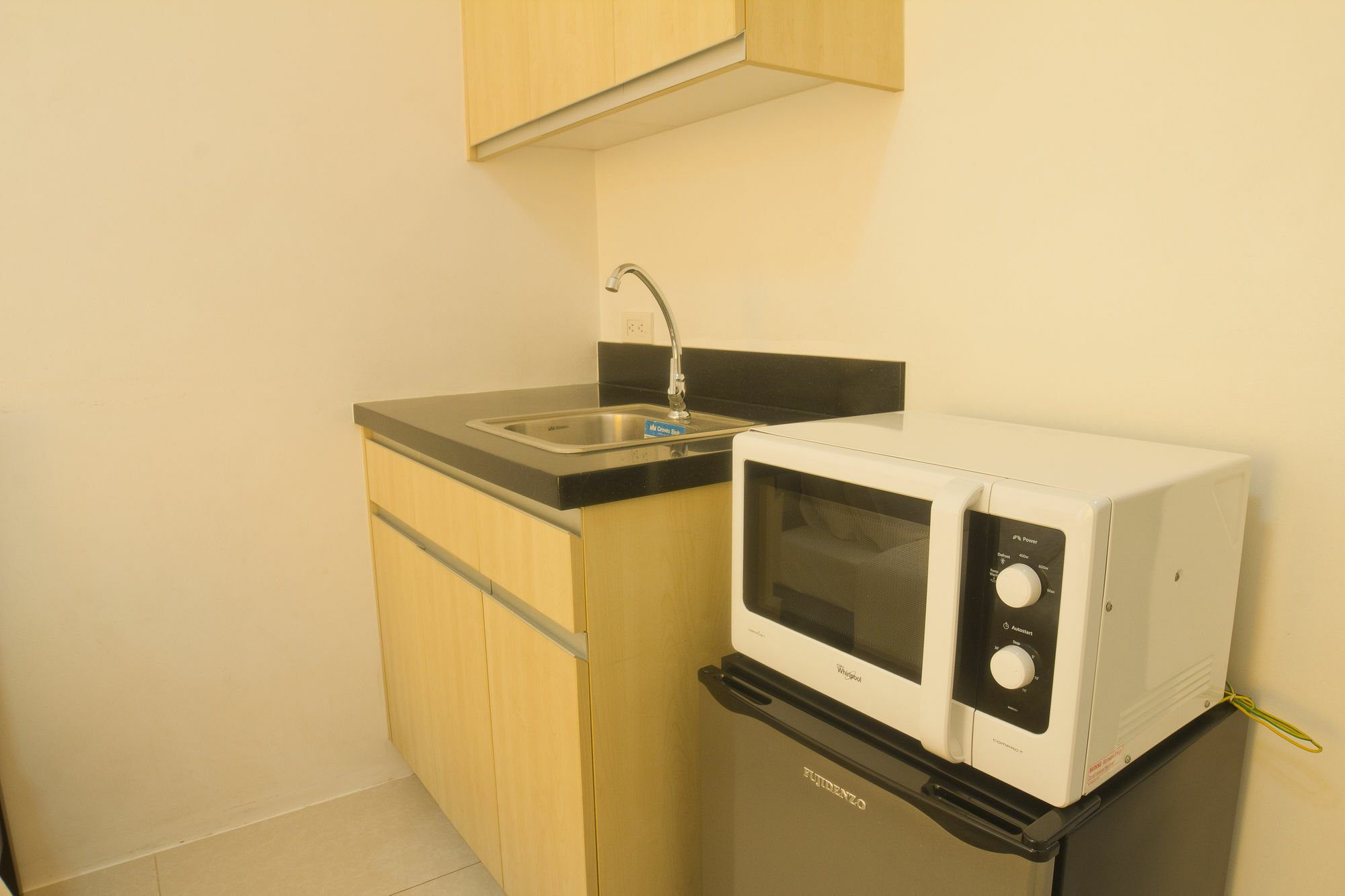 Oyo 893 Dian Suites Makati Μανίλα Εξωτερικό φωτογραφία