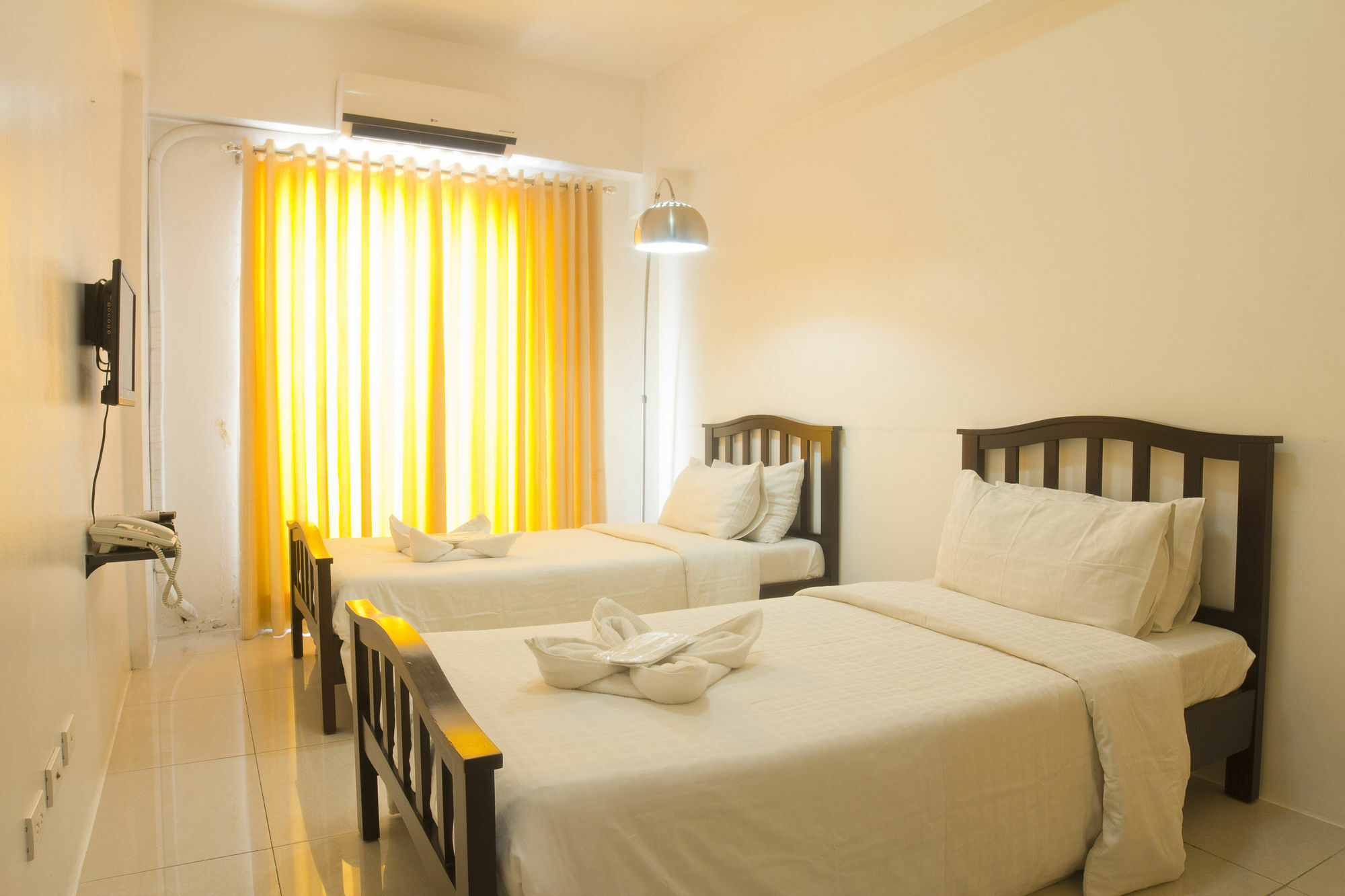 Oyo 893 Dian Suites Makati Μανίλα Εξωτερικό φωτογραφία