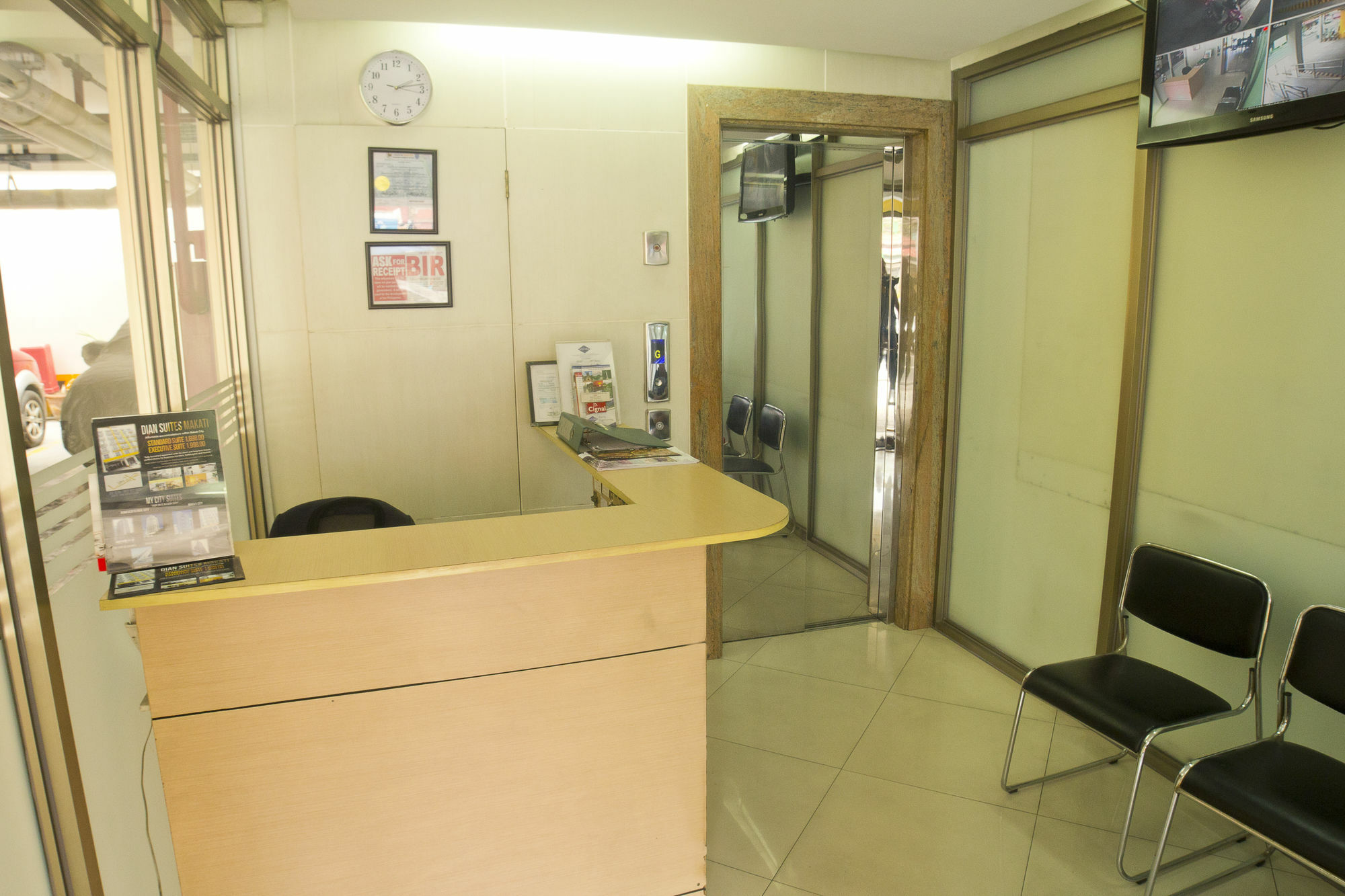 Oyo 893 Dian Suites Makati Μανίλα Εξωτερικό φωτογραφία