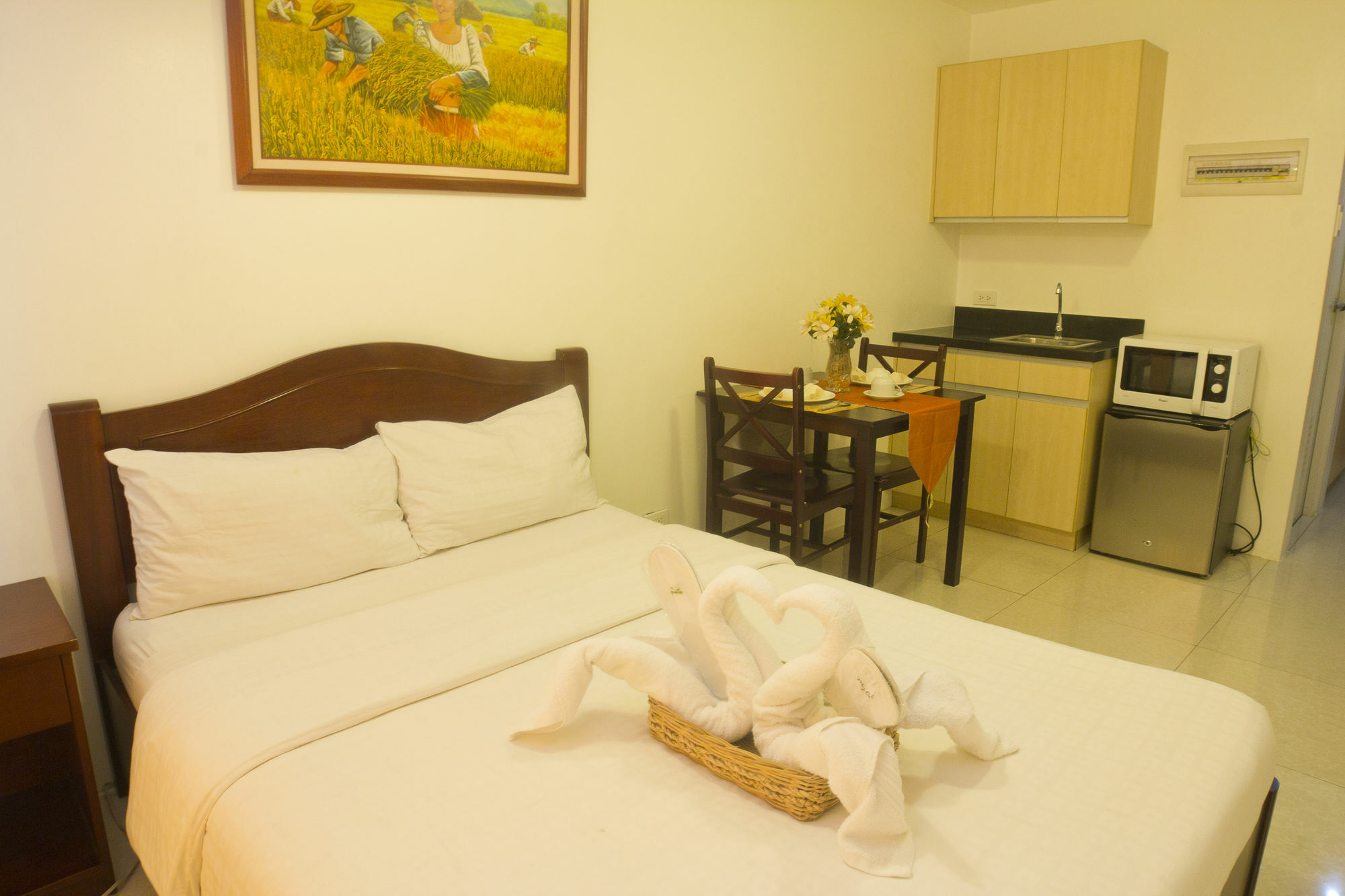 Oyo 893 Dian Suites Makati Μανίλα Εξωτερικό φωτογραφία